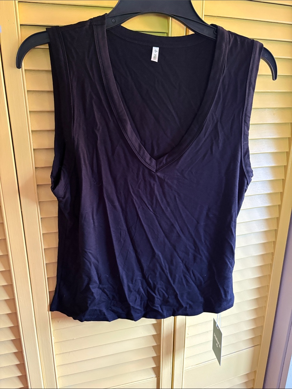 HALARA Black V-Neck Sleeveless Tank Top